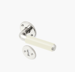 Funkistrycke-Byggfabriken-benvit-profilknopp-rosett-nyckelskylt-550-183-d199.jpg